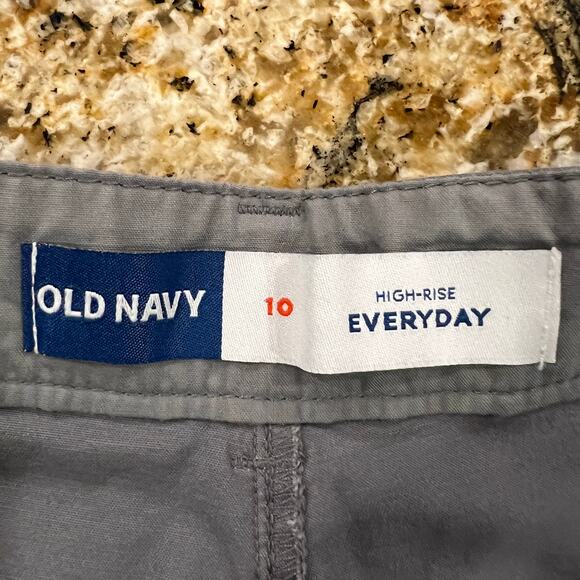 Old Navy Women's Grey High Rise Everyday Short - SIZE 10 - Picture 4 of 8
